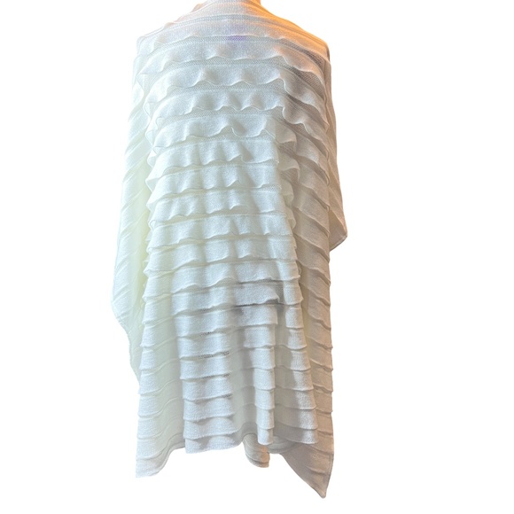 #A312 Chico’s White Ruffle Shawl Open Front Elegant Layering ResortWear One Size - Picture 2 of 4